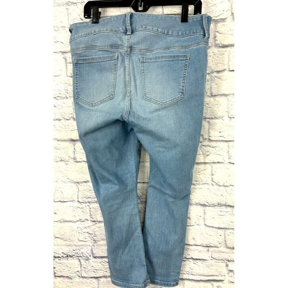 Torrid Jeans Womens 12 Light Blue Wash Crop Jegging Super Soft Distressed Torn - Picture 5 of 12